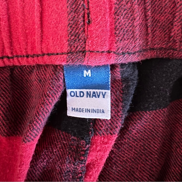 5/$5 Old Navy Red and Black Men’s Pyjama Pants - Picture 3 of 3